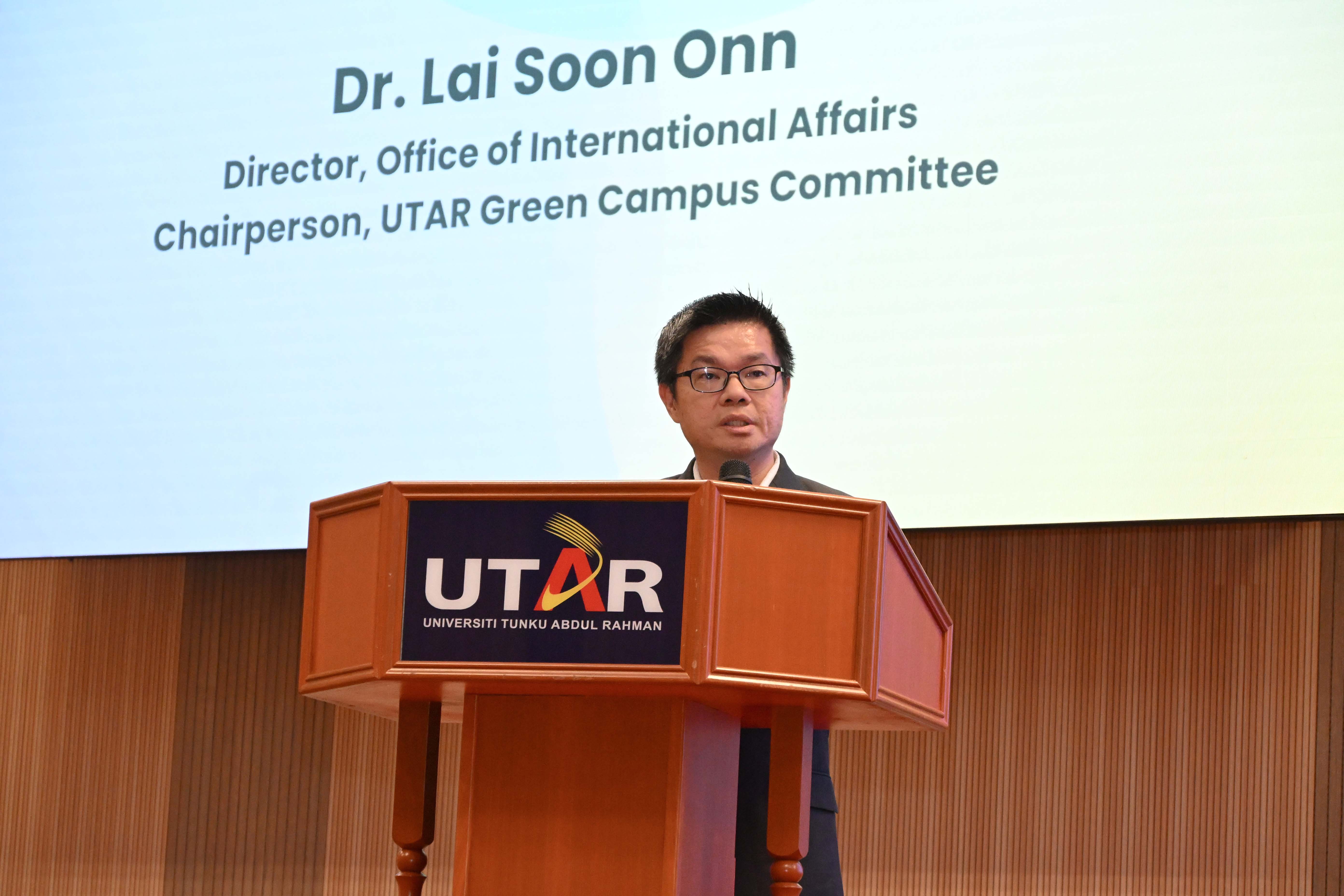 Dr Lai delivering his closing remarks